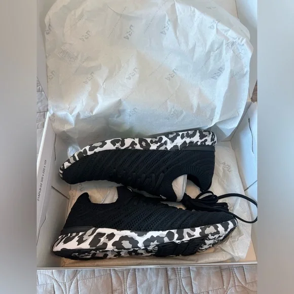 APL Women's Techloom Wave Slip On Running Sneaker Black White Leopard Sz 9 NEW - Picture 15 of 16